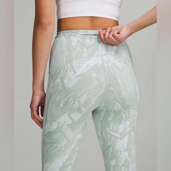 Lululemon Swift Speed High-Rise Tight 28" Chevron Silver Blue White, Size 2 - Picture 3 of 12